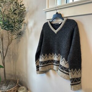 VTG 90s dELiA*s V-Neck Gray Pattern Wool Sweater